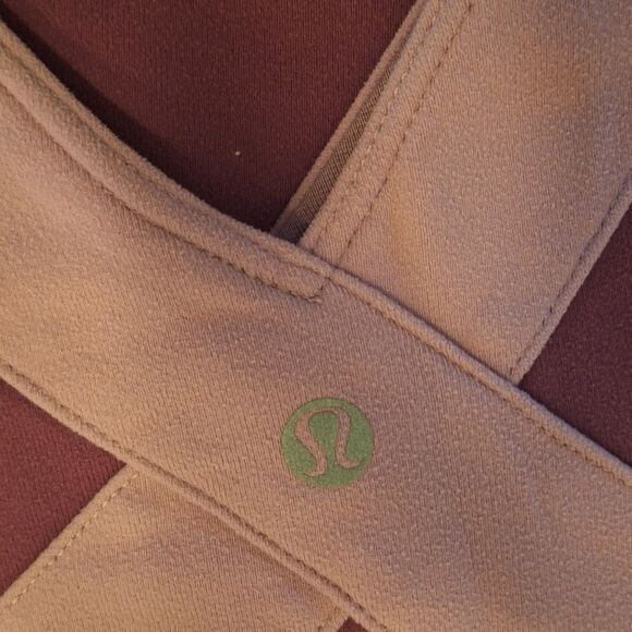 Lululemon Purple and Lilac Tank Top with Built In Bralette M 8 10 EUC - Picture 3 of 12